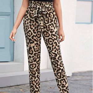 🌸 Cheetah print front tie pants
